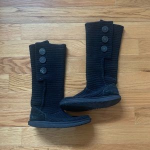 UGG Classic Knit Triple Cardy Button Boots (Black)